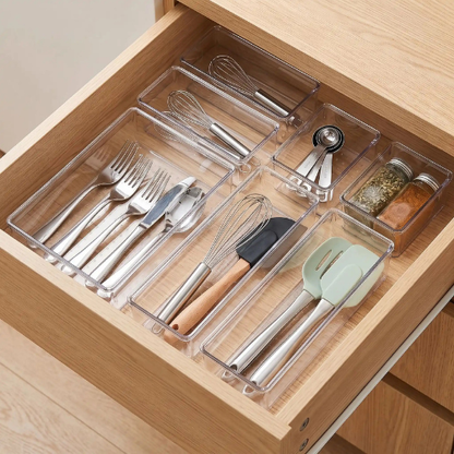 Détail du plastique transparent de l'organisateur tiroir cuisine